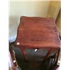Image 4 : 2 Chairs and Side Table