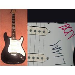Replica guitar signed by Liam and Noal from Oasis buyer pays all shipping letter of authenticity …