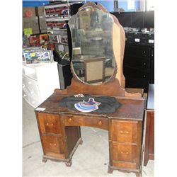 5 DRAWER ANTIQUE MAKE UP VANITY