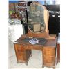 Image 1 : 5 DRAWER ANTIQUE MAKE UP VANITY