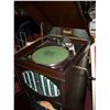 Image 3 : GORGEOUS, ANTIQUE BRUNSWICK RECORD PLAYER, INCLUDING RECORDS. WORKING APPEARS TO BE RESTORED