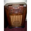 Image 2 : PHILCO ANTIQUE/ VINTAGE STANDUP RECORD PLAYER