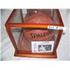 Image 3 : VERY RARE ERVING "MAGIC" JOHNSON & LARRY BIRD DOUBLE SIGNED BASKETBALL W/ PICTURE OF SIGNING