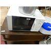 Image 1 : MICROWAVE - HAS GLASS TRAY