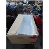 Image 1 : NEW BATH TUB - RIGHT HAND - NEW IN BOX - WHITE