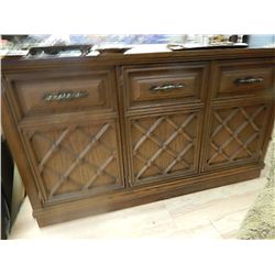 OAK SIDEBOARD - 3 DOOR