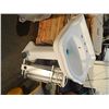 Image 1 : PEDESTAL SINK AND BASE
