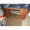 Image 1 : DOUBLE PEDESTAL DESK