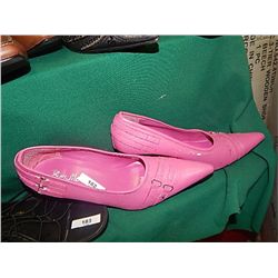 LADIES SANDLES - 8.5