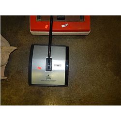 BISSEL CARPET SWEEPER - SMALL