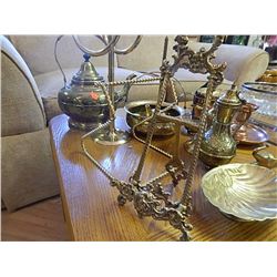 LOT OF BRASS AND COPPER ITEMS