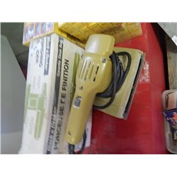 ELECTRIC FININSHING SANDER - B & D