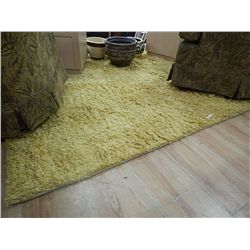 AREA CARPET - NEW - SHAGGY GOLD - 5 X 7 - RETAIL $699.99