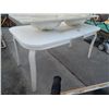 Image 1 : WHITE TABLE WITH LEAF