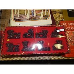 GIFT SET OF 8 HORSES - NEW