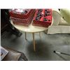 Image 1 : TEA TABLE