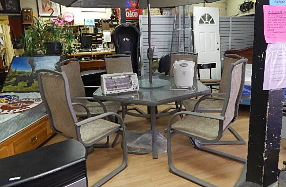 Hexagon Glass Top Patio Table With Lazy Susan And 6 Chairs