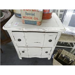 Distressed 2-Drawer Chest