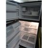 Image 2 : Whirlpool S/S Style Front Ref/Freezer - 18 Cubic Feet