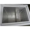 Image 2 : Holiday 2' Chest Freezer