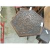 Image 2 : 1840-1860 HANDCARVED GERMAN SIDE TABLE