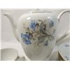 Image 2 : LOT 13 PIECE CHINA TEA SET