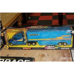 DIE CAST FREIGHTLINER SCALE 1:32