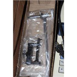 NEW FLY TYING DEVICE