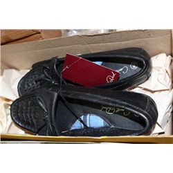 NEW CAVROLL REED LOAFERS - BLACK LADIES SIZE 5 W