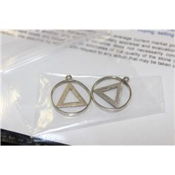 10K WHITE GOLD TRIANGLE DESIGN EARRINGS