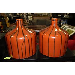 SHOWHOME PAIR OF BROWN AND BLACK VASES