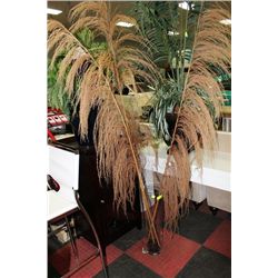 SHOWHOME GLASS VASE W FOLIAGE