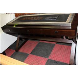 #25 SHOWHOME 3 DRAWER DESK