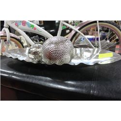 SHOWHOME METAL TRAY W DECORATIVE BALLS