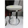 Image 1 : #21 SHOWHOME WHITE AND CHROME STOOL
