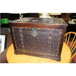#14 SHOWHOME DECORATIVE STORAGE TRUNK