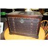 Image 1 : #14 SHOWHOME DECORATIVE STORAGE TRUNK