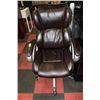 Image 1 : #3 OFFICE LEATHER ARMCHAIR