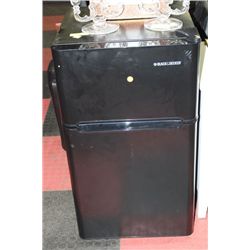 BLACK & DECKER 2.7 CUBIC FT. BAR FRIDGE W/ FREEZER