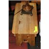 Image 1 : PINE STOOL