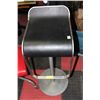 Image 1 : BAR STOOL