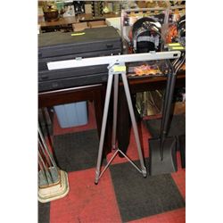 ALUMINUM MENU / DISPLAY TRIPOD