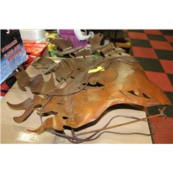 METAL LIGHT-UP SUN ART, PLUGS IN