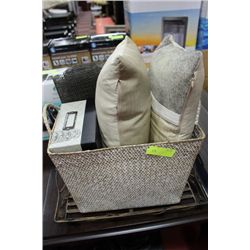 SHOWHOME BASKET W PILLOWS AND ORNAMENTS