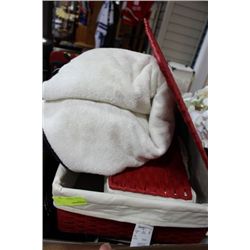 SHOWHOME BOX OF ORNAMENTS ON CHOICE