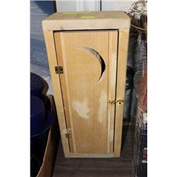 WOOD OUTHOUSE ORNAMENT