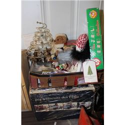 TRAY OF CHRISMAS ORNAMENTS WITH SNOWMAN COOKIE JAR