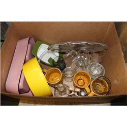 BOX OF GLASSWARE AND KITCHEN ACCESSORIES