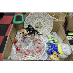 BOX OF KITCHEN ACCESSORIES W/ VINTAGE PLATE