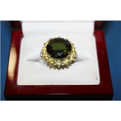 LADIES LAB PERIDOT RING SZ 7